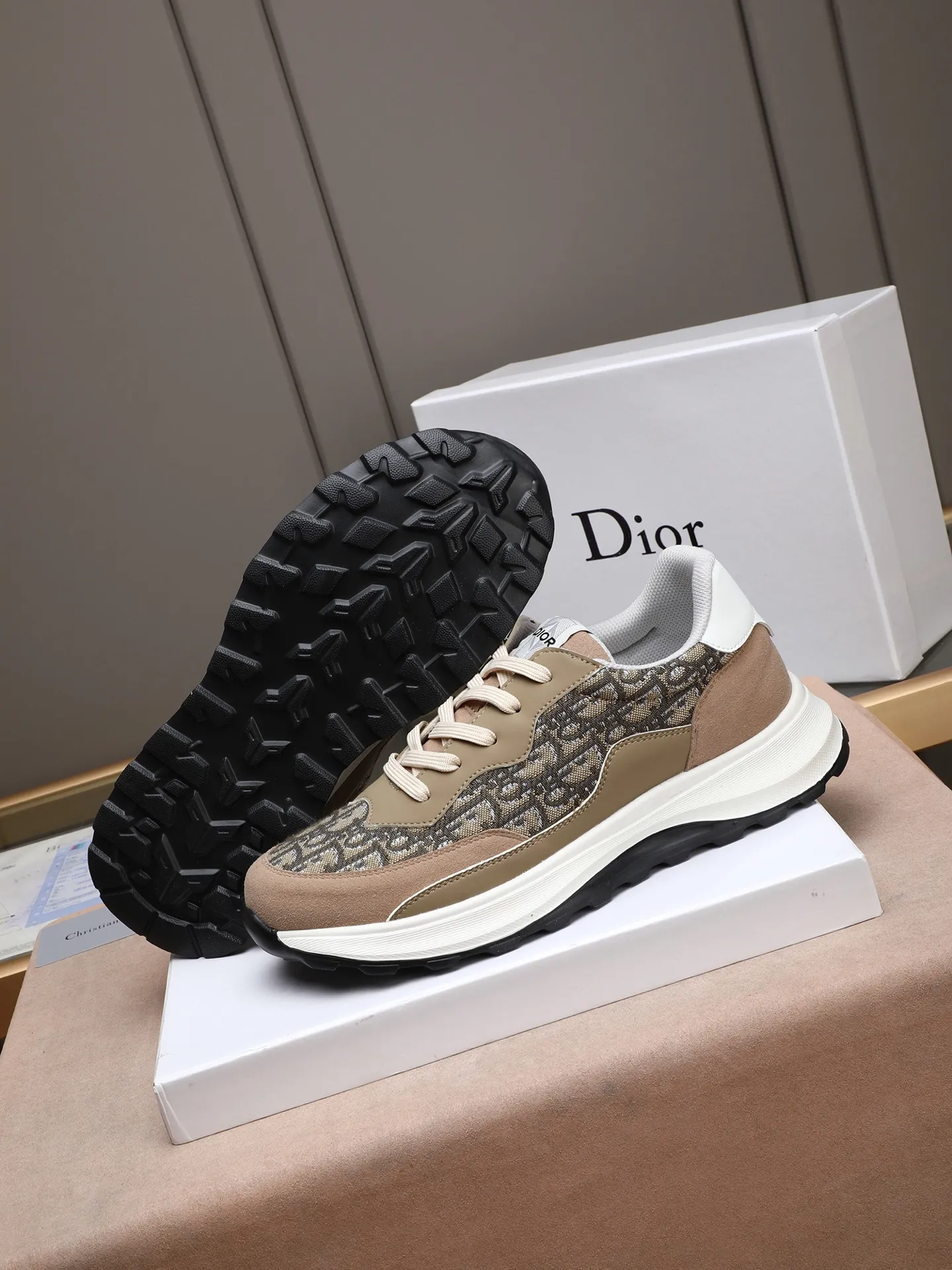 🆕🆕🆕Men's Shoes💰P460 Dior's avant-garde and versatile fashionable men's shoes are privately modeled, calfskin stitched with Dior's special waterproof fabric, fashionable, simple, stylish, eye-catching and classy. It will subvert old ideas and be a must-have for fashionistas who want to spend time with you! Must keep it for yourself! High-end comfort but low-end, high-end quality workmanship. Code number: 38-44 (45 customized) 4 colors for your choice [kiss][kiss][kiss]